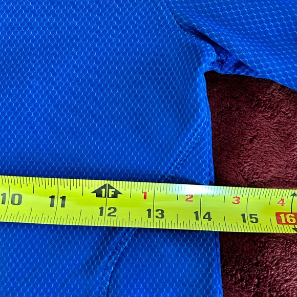 Lot of 3 boys tshirts (Nike/Lucky/Local Motion) and 1 thin UA hoody, xlnt cond - Picture 9 of 11